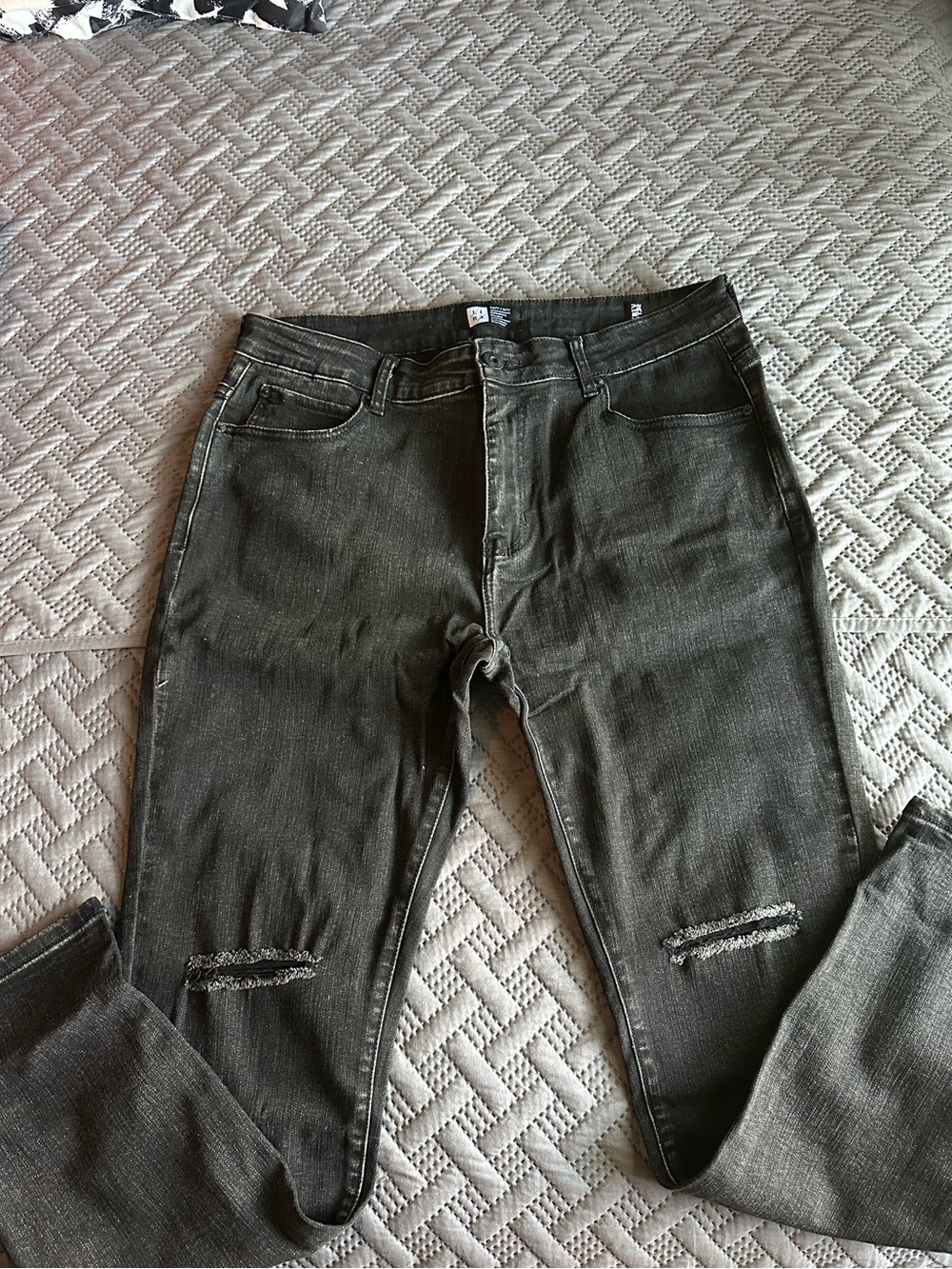 Lira Men’s Slim Distressed Jeans - Dark Gray